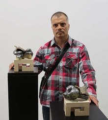 Художникът Митко Събев от Плевен се завърна в родния град с изложба