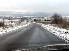 С добри темпове се изгражда пътят, свързващ стъкларските заводи край Търговище с републиканската мрежа