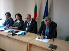 Дефицит на рехабилитатори, но липса на желащи да се обучават в специалността отчитат от РУО-Кюстендил