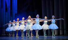 Русенската опера представя балетния спектакъл "Лебедово езеро"