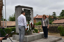 С церемония пред паметника на Васил Левски в Ловеч бяха отбелязани 183 години от рождението му