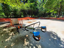 Монтирана е първата в Перник люлка за деца с увреждания