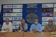 PCR тестовете трябва да бъдат прилагани само за хора, които са болни, според доц. Атанас Мангъров