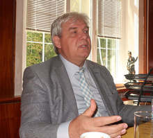 Бъдещето на Селскостопанска академия е не да иска пари, а да разработва задачи, за които да й бъде плащано, смята проф. Мартин Банов