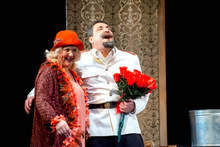 Целият състав на бургаския драматичен театър ще гостува в Пловдив с постановката "Милионерът"