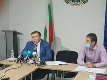 Допълнителни 40 милиона лева е поискало Министерство на здравеопазването за медиците на първа линия от спешните центрове в страната