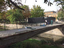 Ремонтира се втори пешеходен мост над Струма в Перник