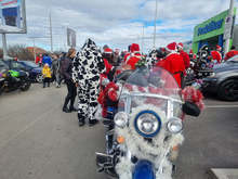 Мотористи в костюми на Дядо Коледа с шествие в Плевен обявиха края на благотворителна кампания