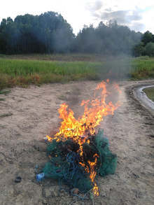 Доброволци на ЦРОО са извадили 19 коша за раци от водите на язовир "Ястребино"