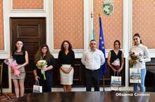 Четири зрелостнички, завършили с отличие, бяха наградени днес в Сливен