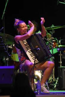 "Вълшебницата на акордеона" Вероника Тодорова се завръща в родния Плевен, за да сподели изкуството си