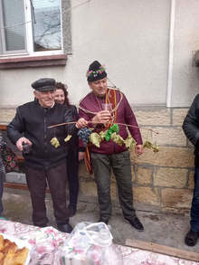 Стародавен ритуал за зарязване на лозята пресъздадоха в село Горско Абланово, община Опака