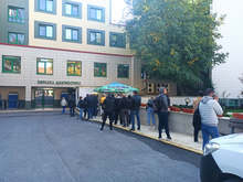 Опашки от чакащи се извиха пред ваксинационните пунктове в Пловдив