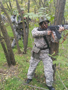 Със занятие по "оцеляване" завърши етап от обучението на кадети в авиационния сержантски колеж във ВВВУ
