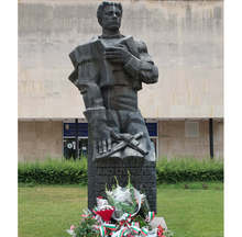 Плевен почита делото на Васил Левски с много цветя пред неговия паметник в центъра на града