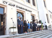 Първокласници от видинското училище "П.Р.Славейков" посрещнаха първия учебен ден в национални носии