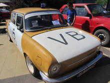 Сто и двадесет автомобила и десетки мотоциклети бяха показани на ретро парад в Перник