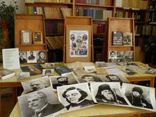 "Иконостас на първите" е сред най-подробните издания за будителите в пернишката библиотека