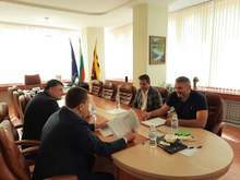 Кметът на Перник обсъди с ръководители на "Стомана Индъстри" сигнали за замърсяване на въздуха