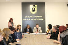 Раздадени са 390 000 литра минерална вода на учебните заведения в община Перник