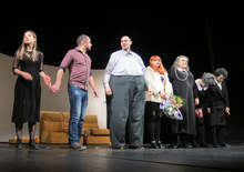 "Натюрморт със затлъстял племенник" е необичайна история, разказана с хумор в сезон 100 на Плевенския театър