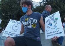 С призиви за оставка на правителството и главния прокурор в Пловдив започна протест, който премина в шествие