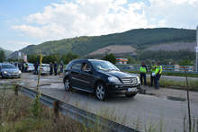 Протестиращи се събраха днес на Полигона в близост до главния път Е-79 край Благоевград