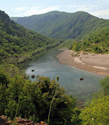Екодоброволци ще почистят 15 километра от Арда и бреговете й в Източните Родопи