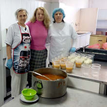 Частна фирма продължава да осигурява топъл обяд на 120 жители на община Разград