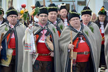 Коледарски групи шестваха из центъра на Русе