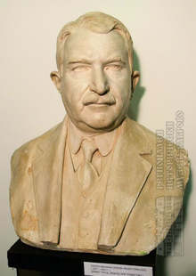 Бюст на индустриалеца Пенчо  Семов показва Регионалният исторически музей в Габрово