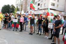 Протест с искане за оставката на правителството направиха тази вечер жители на Силистра