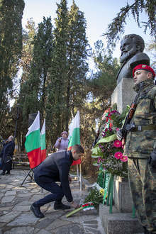 Старозагорци се поклониха пред паметта на Христо Ботев