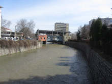 Доброволци ще помагат утре в почистване коритото на река Струма в Перник