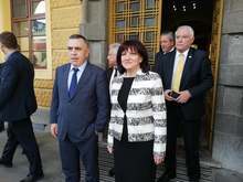 Длъжни сме да научим децата си да предпочитат книгата, каза в Сливен Цвета Караянчева