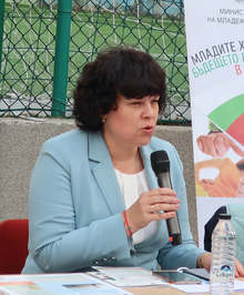 Надявам се учебната година да продължи присъствено - нямаме намерение да затваряме училищата, заяви в Плевен зам.-министър Таня Михайлова