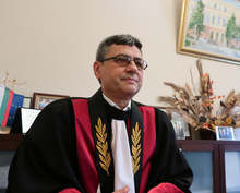 Епидемията от коронавирус постави на изпитание начинът на преподаване, заяви за БТА ректорът на Медицинския университет в Плевен, проф.д-р Славчо Томов