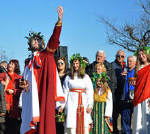 За двадесет и осма поредна година "боговете на виното" слязоха по склоновете на Пирин, за да благословят лозята край село Илинденци