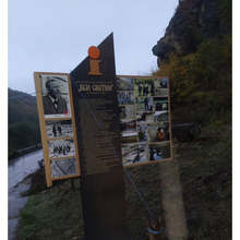 Нова табела посреща туристи и поклонници край Крепчанския скален манастир