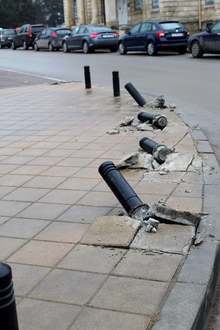 Община Русе е поискала от застрахователи 15 000 лева за повредени пътни знаци и ограждения при катастрофи