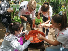 Вкусът на традиционната северняшка лютеница от капанския край преоткриха деца в кулинарна работилница