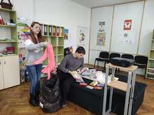 Ученици от Ямбол организираха благотворителна кампания за деца, лишени от родителска грижа