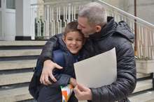 Баща осиновител описа в книга стъпките до детското сърце