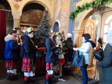 Повече от 100 пакета с хранителни продукти бяха дарени в църква в Търговище