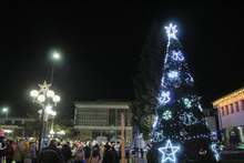 В Тетевен засияха светлините на коледната елха