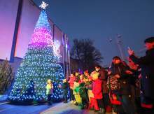 Велико Търново грейна в коледни светлини с музиката на талантите от "Джуниър Бенд"