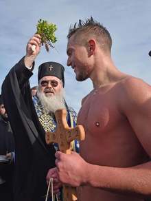 Студент програмист хвана кръста в морето край Варна