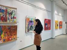 Повече от 70 творби показва традиционната изложба "Любовта и виното", подредена в галерията в Благоевград