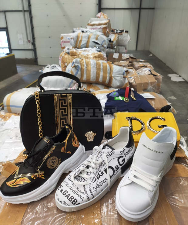 Вероятни имитации на маркови стоки са задържани при проверки на "Капитан Андреево"