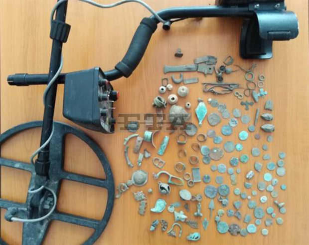 При полицейска операция в Ямболска област са намерени над 150 артефакта При полицейска операция в Ямболска област са намерени над 150 артефакта